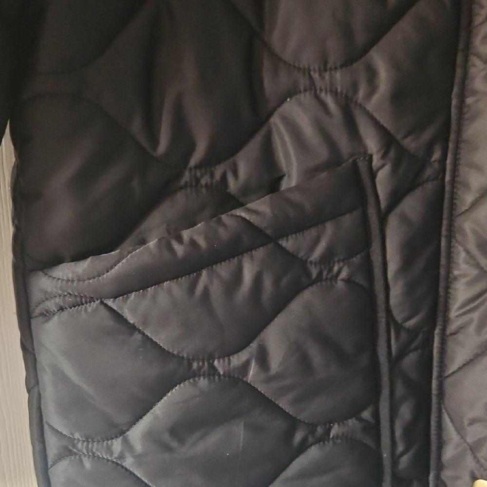 Quince Women's Black Quilted Puffer Coat - Picture 4 of 7